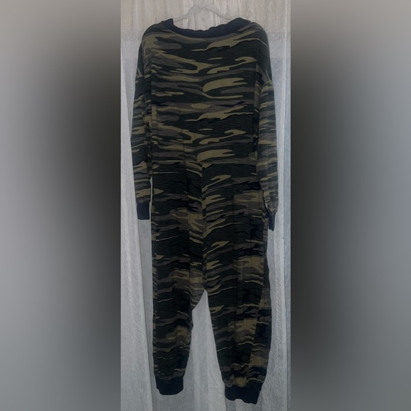 Natural Life camo Johnnie Jumpsuit size large loungewear onesie - Picture 4 of 6